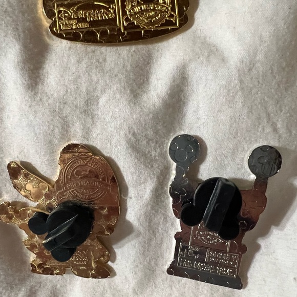 Random Disney pins - Picture 11 of 13